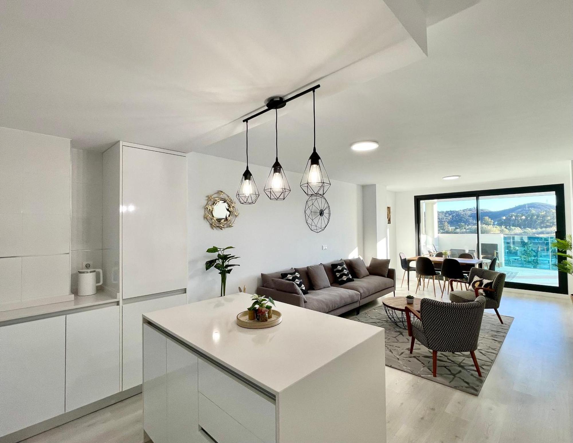 Apartment Three Bedroom Vacation Paradise Fuengirola