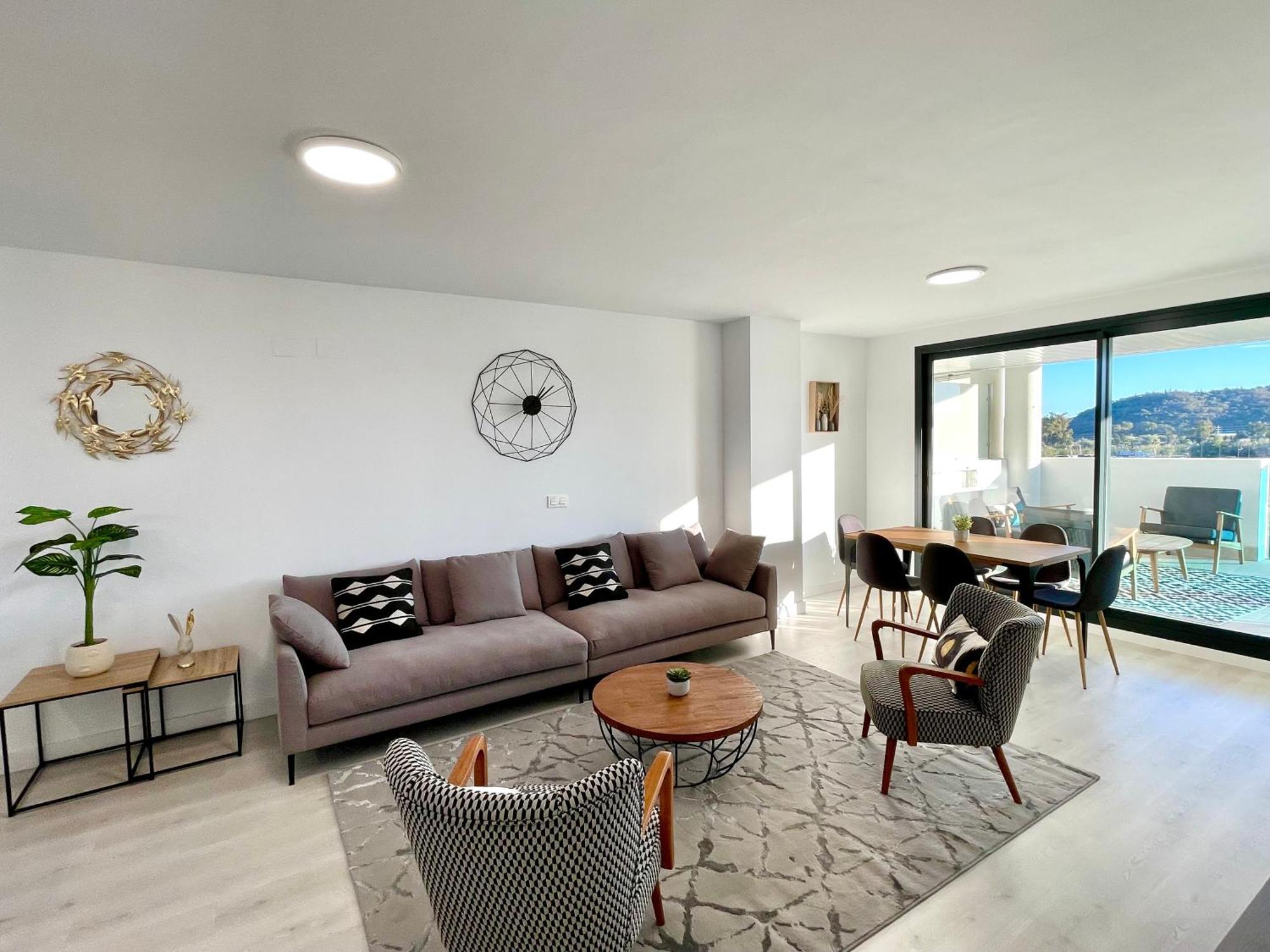Three Bedroom Vacation Paradise Apartment *